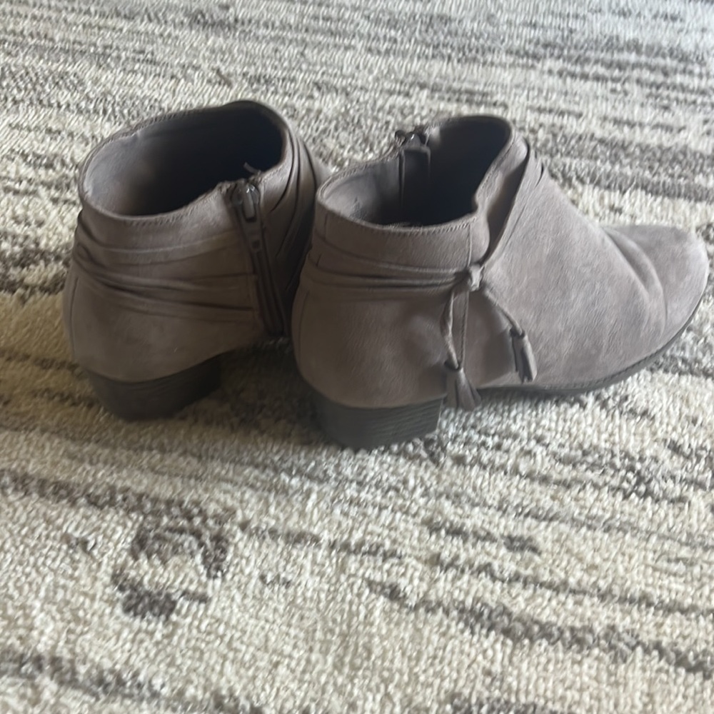 Boots - Picture 5 of 6